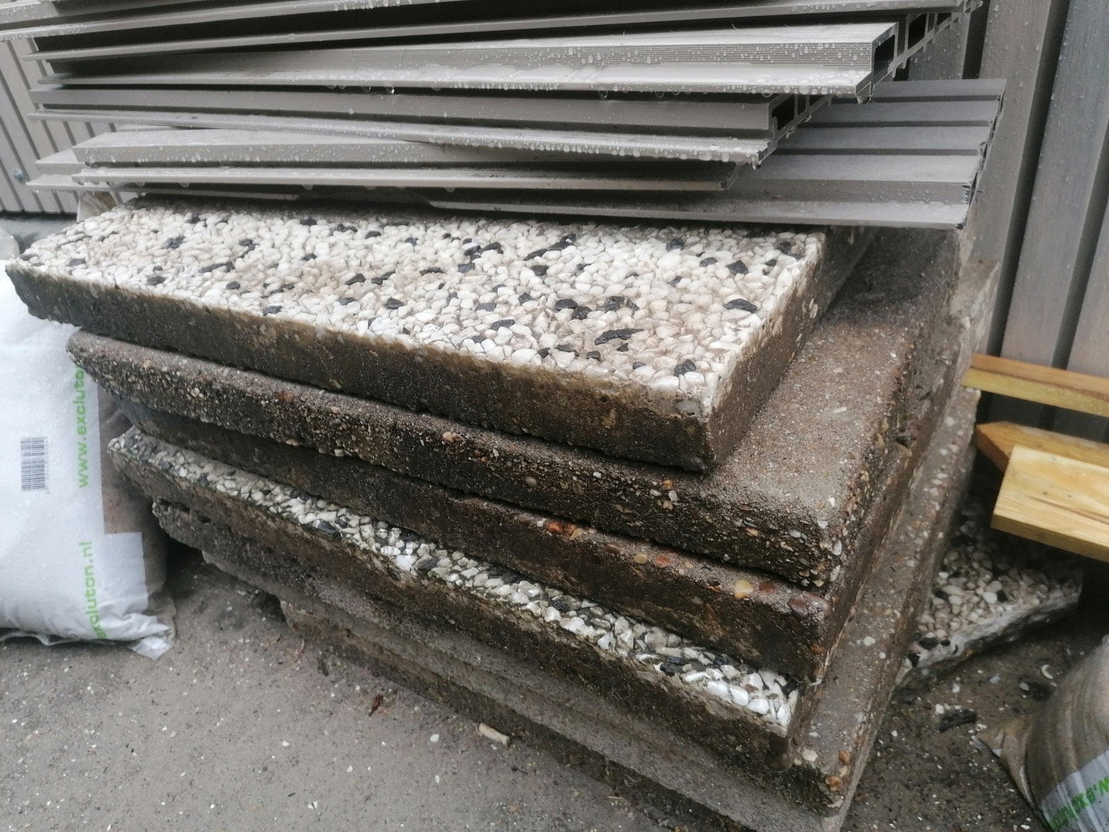 Gratis af te halen: 6+1 tuintegels wit/zwart, Tuin en Terras, Ophalen, Gebruikt, Minder dan 5 m², Beton