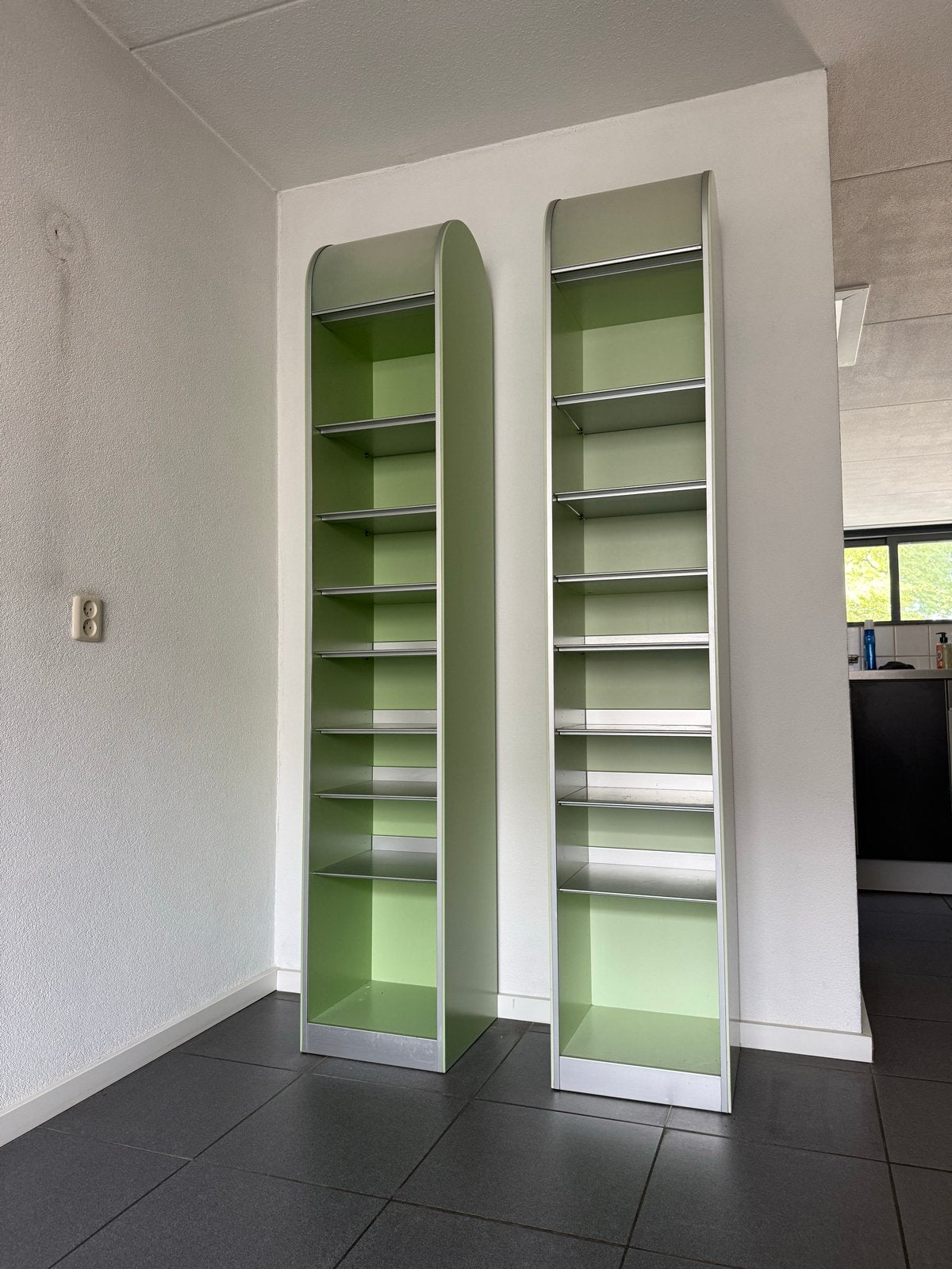 2 groene Pastoe Amsterdammer kasten, Ophalen, Met plank(en), Minder dan 50 cm, 200 cm of meer