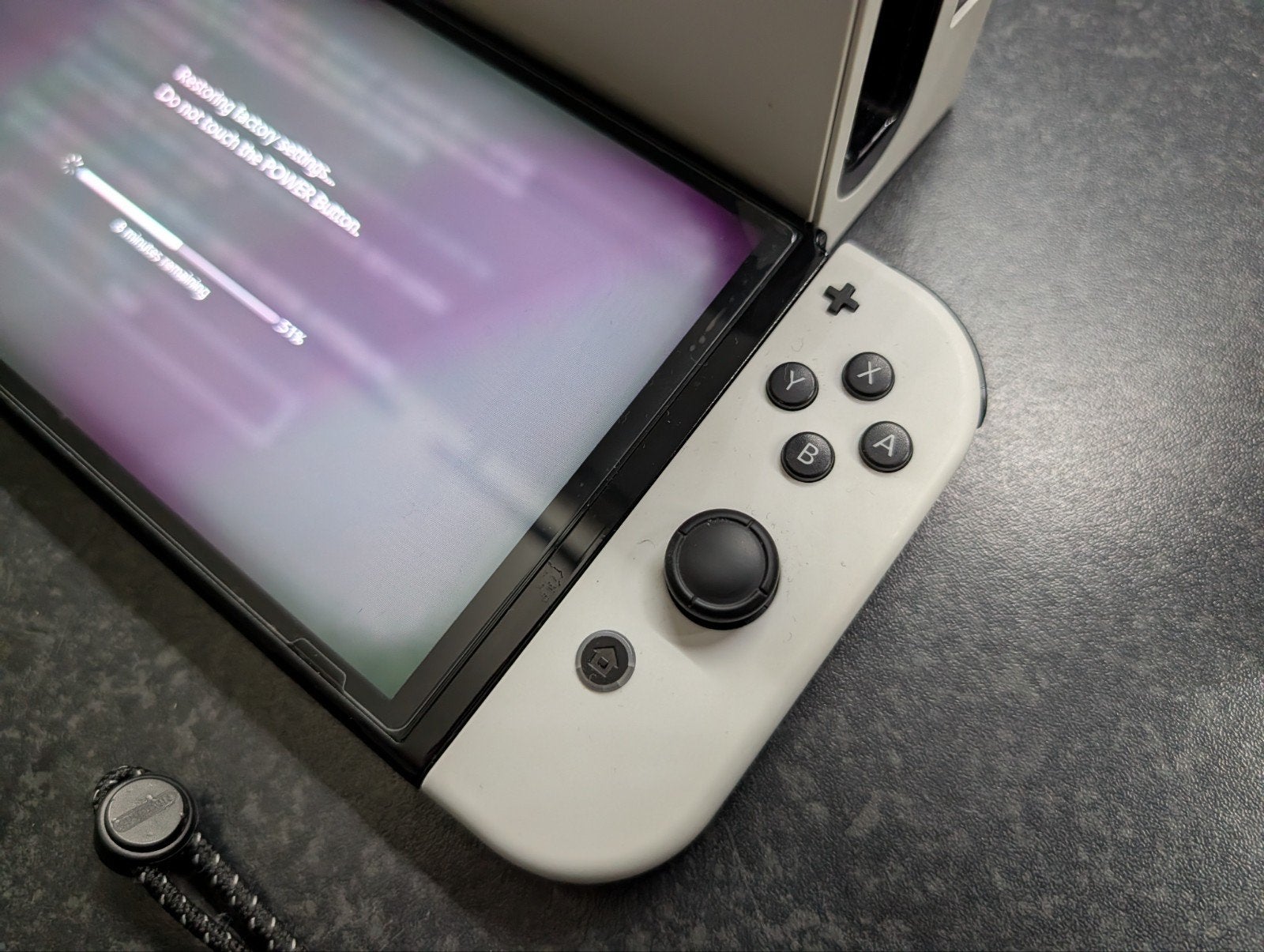 Foto 4 van Nintendo Switch OLED + 5 Fysieke Games (Mario Kart 8, Switch