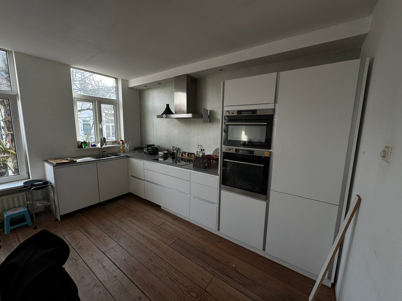 Complete Moderne Kvik Keuken + AEG Apparatuur!, Huis en Inrichting, Keuken | Complete keukens, Ophalen, Gebruikt, Wit, Hoekkeuken