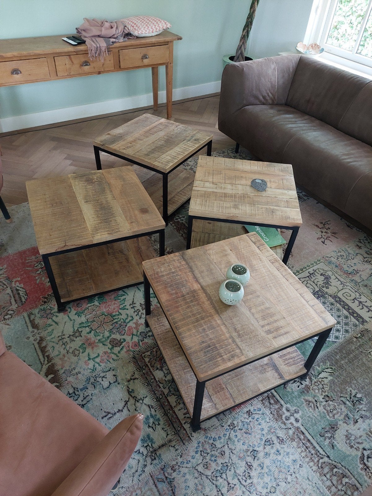 Set van 4 vierkante bijzettafels van mangohout, 60x60 cm, 45 tot 60 cm, Gebruikt, Vierkant, Hout