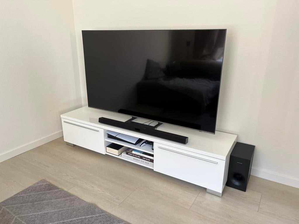 Hoogglans wit tv-meubel met lichte gebruikersporen, Huis en Inrichting, Kasten | Televisiemeubels, Ophalen, Overige materialen