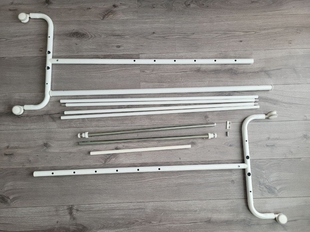 IKEA RIGGA kledingrek wit – verstelbaar en op wieltjes, Kleding | Dames, Kledingrekken, Ophalen, Zo goed als nieuw
