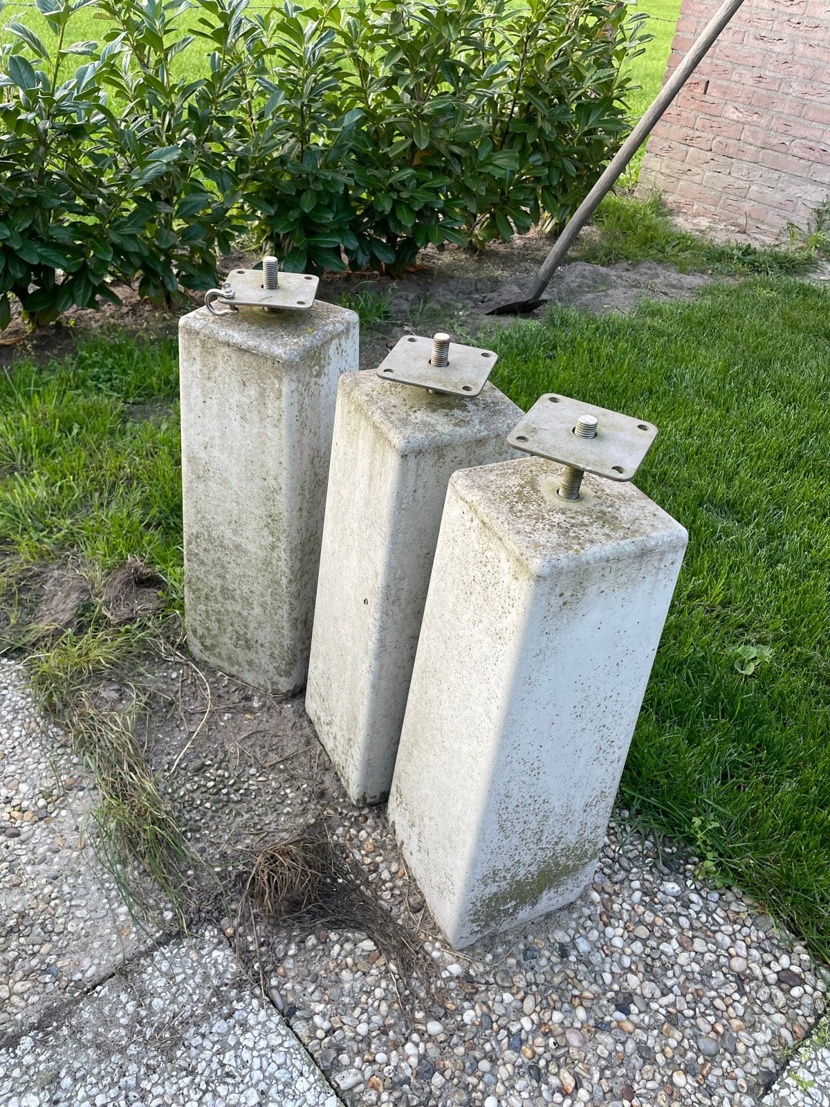 Betonnen palen met metalen bevestiging, Ophalen, Gebruikt, 180 tot 250 cm, Palen
