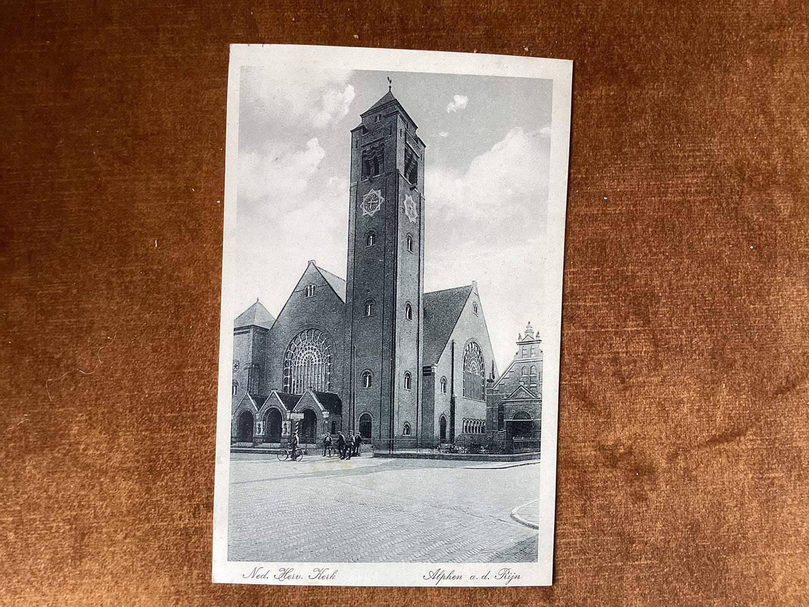 Alphen aan den Rijn. Ned.Herv.Kerk. Fietsers.1924, Ophalen of Verzenden, 1920 tot 1940, Zuid-Holland