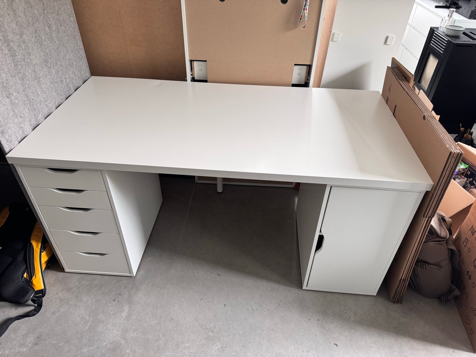Mooi IKEA bureau 160x80 cm - Zo goed als nieuw, Ophalen, Met lades, Spaanplaat of MDF, Zo goed als nieuw