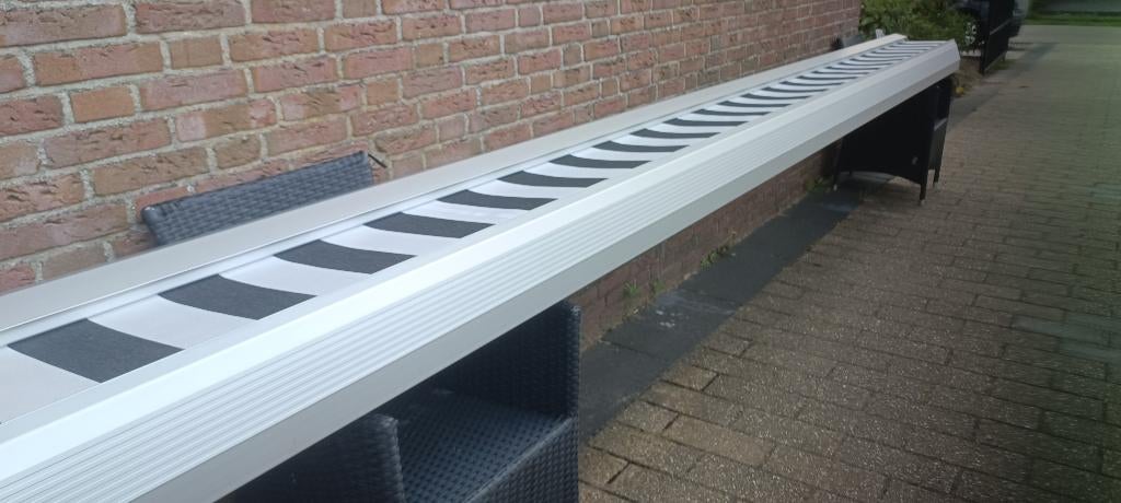 5,50 meter antraciet wit elektrische zonnescherm ZGAN, Tuin en Terras, Ophalen, 450 cm of meer, Elektrisch, Zo goed als nieuw