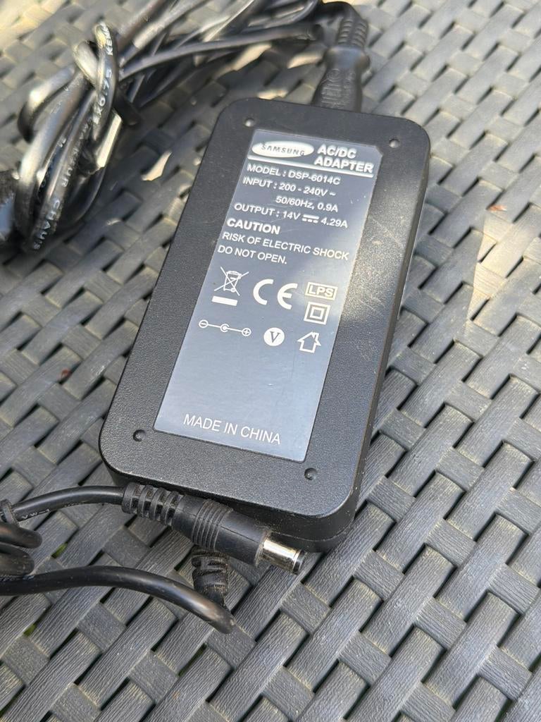 Samsung AC/DC Adapter DSP-6014C - Laptop Oplader, Computers en Software, Laptop-opladers, Zo goed als nieuw, Ophalen