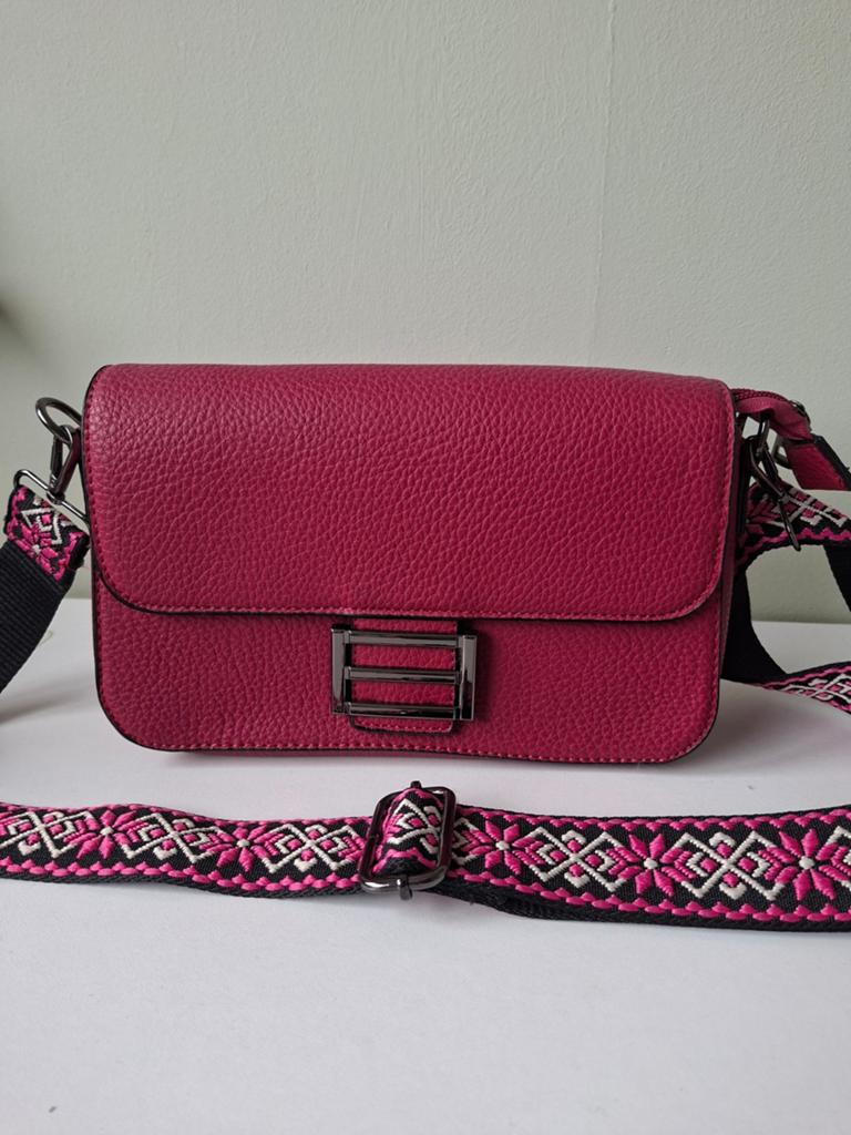 Fuchsia schoudertasje met verstelbare band, Sieraden, Tassen en Uiterlijk, Tassen | Damestassen, Ophalen of Verzenden, Zo goed als nieuw