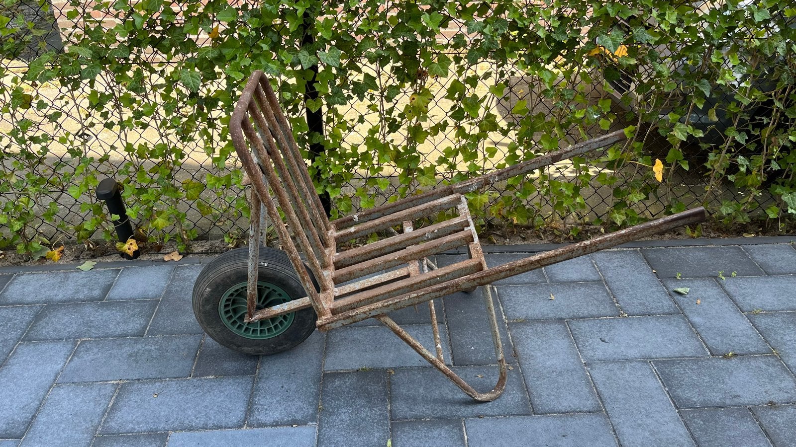 Steenkruiwagen met nieuwe binnenband, Ophalen, Gebruikt, Handmatig, Eenwielig
