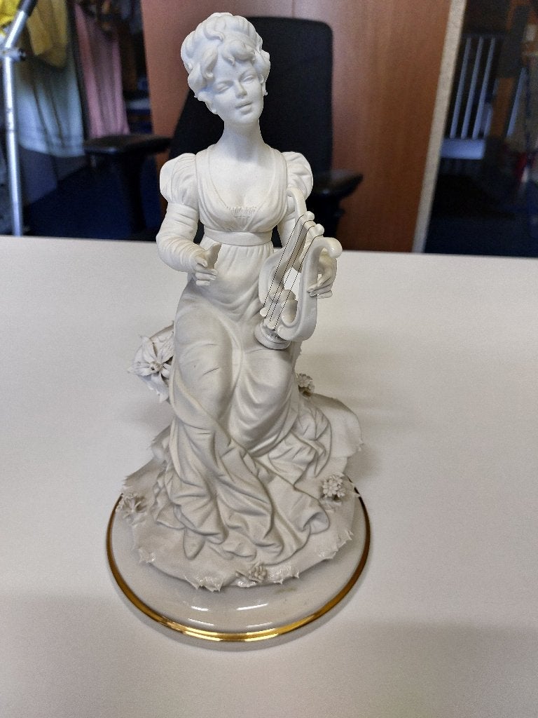 CAPODIMONTE porselein meisje met harp, Ophalen, Zo goed als nieuw, Mens