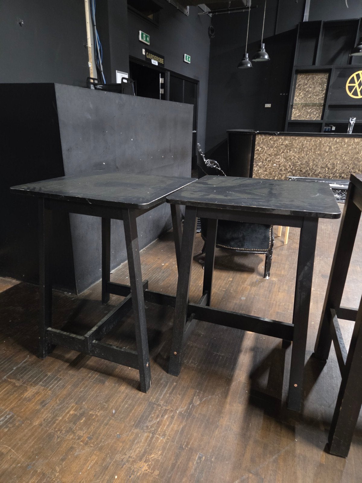zeer degelijke houten staantafels €15,- pst  3x  75x74 102 h, Ophalen