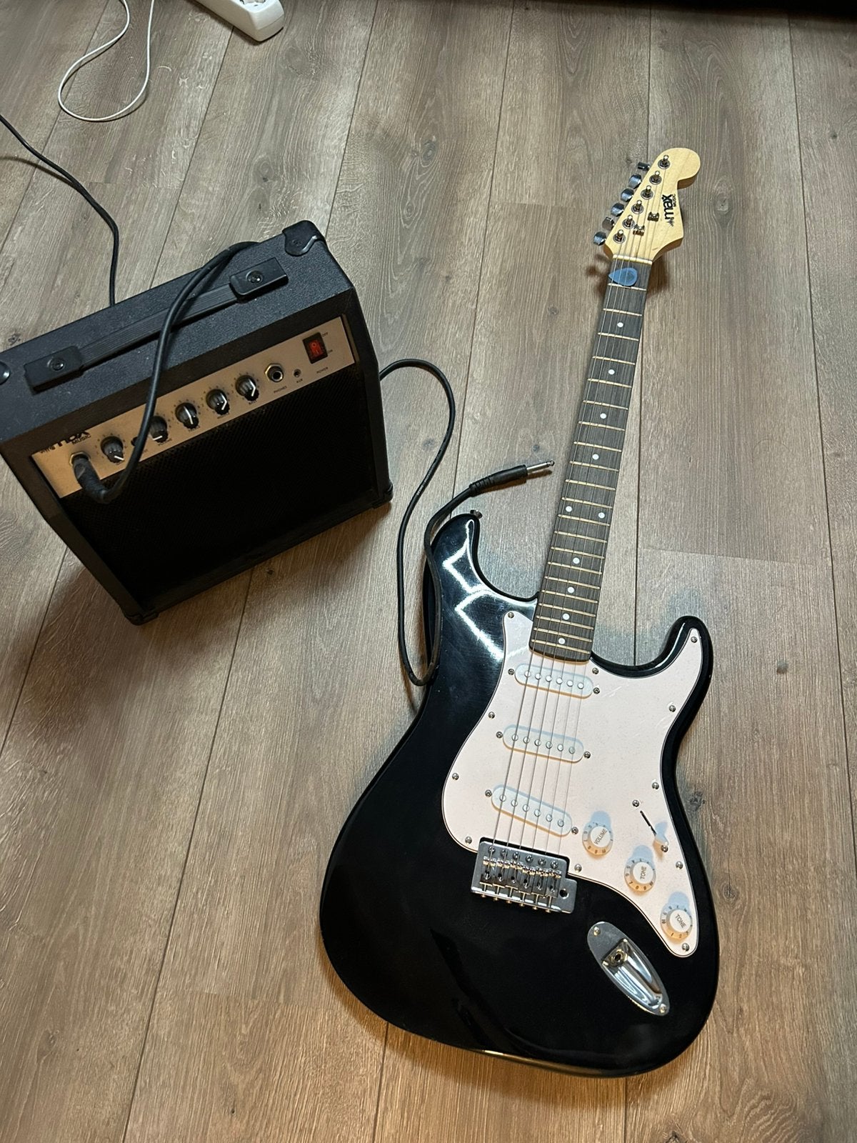 Max Music elektrische gitaar, Muziek en Instrumenten, Gebruikt, Met versterker, Solid body, Ophalen
