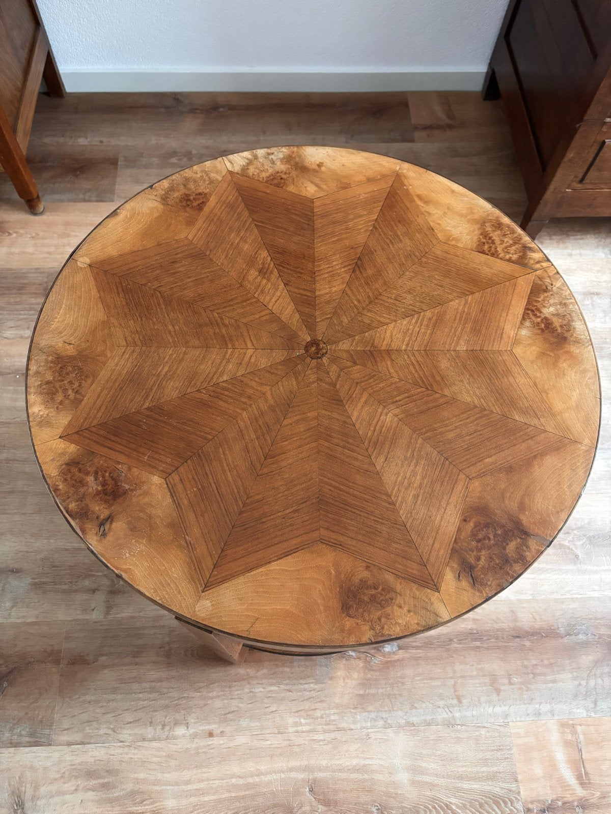 Ronde ster-inleg (bijzet) tafel, Ophalen