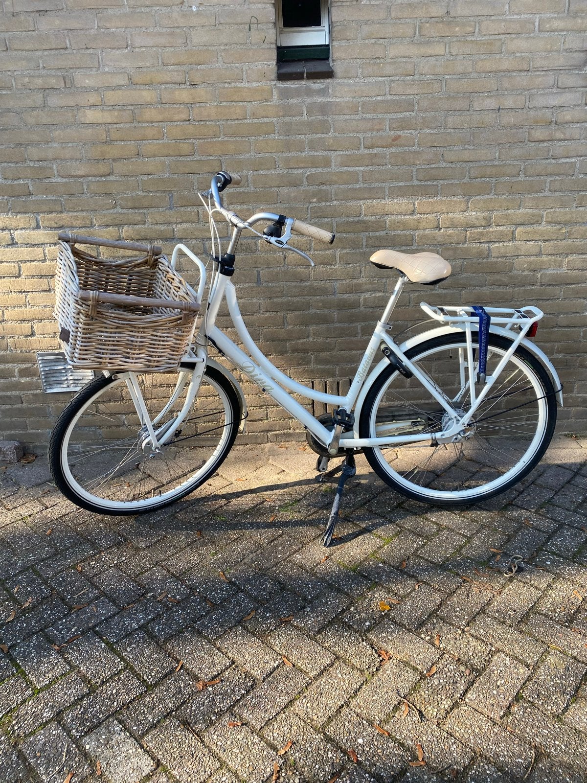 Batavus Diva Damesfiets met Mand - Wit, Ophalen, Gebruikt, Velgrem, Versnellingen