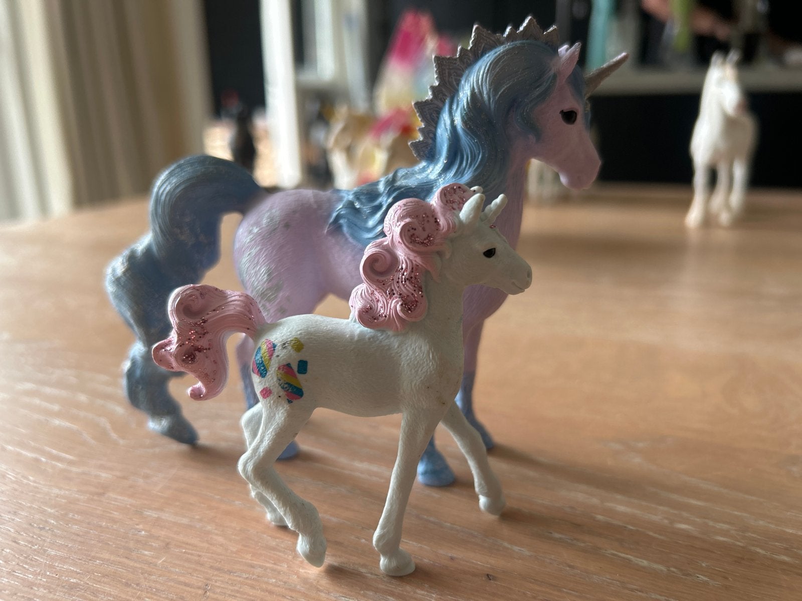 Eenhoorn speelgoedfiguren - set van 2 - Schleich, Ophalen of Verzenden, Gebruikt, Meisje