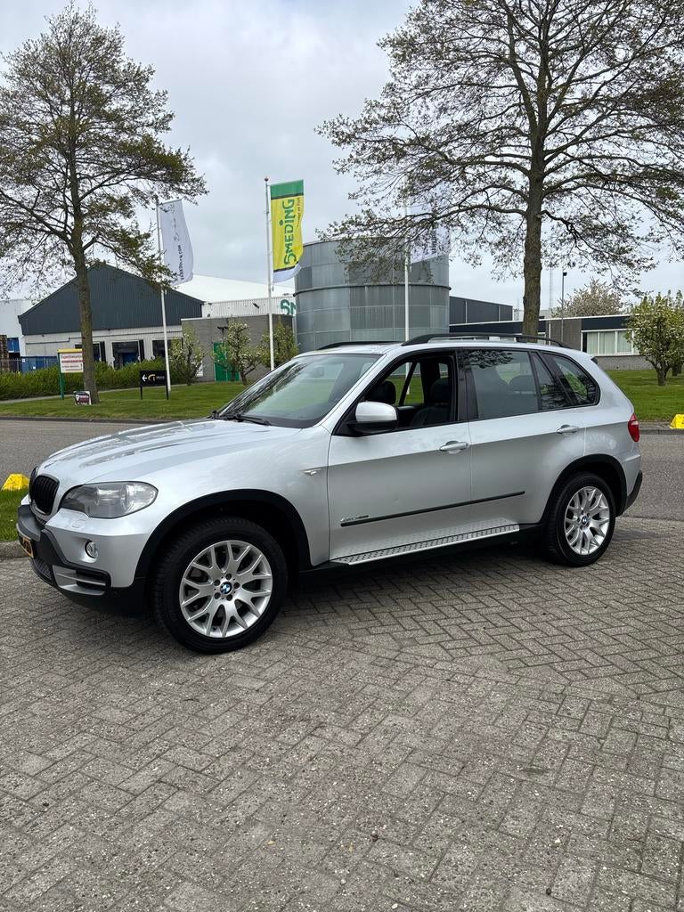 BMW X5 4.8 I AUT 2007 Grijs Youngtimer, 138 €/maand, 4799 cc, 2145 kg, Leder