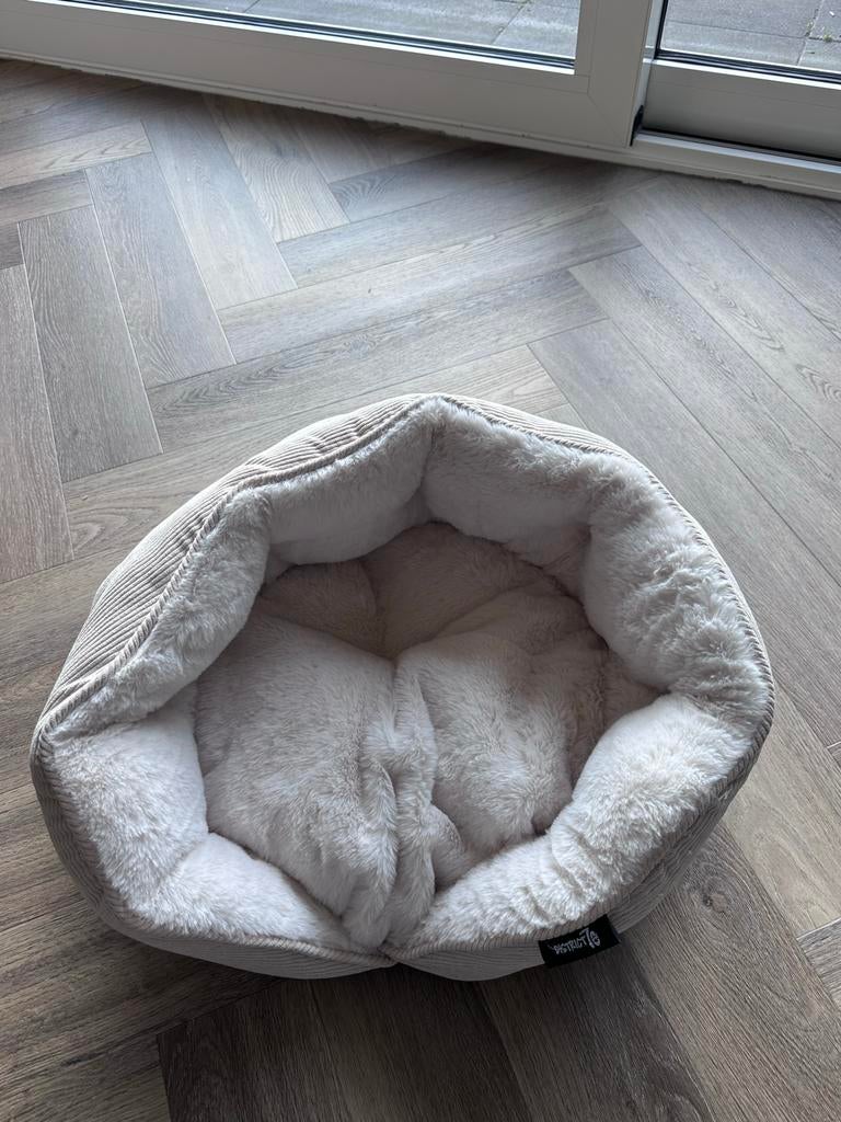 Beige mand voor katten District 70 - NIEUW!, Dieren en Toebehoren, Kattenmanden, Ophalen, Zo goed als nieuw