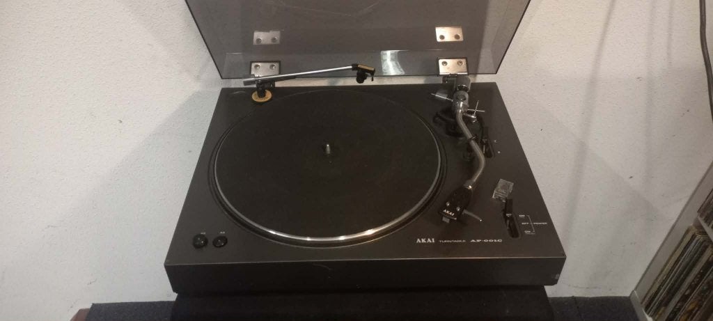 goed werkende AKAI draaitafel AP-001C snaar aangedreven, Audio, Tv en Foto, Platenspelers, Ophalen of Verzenden, Gebruikt, Platenspeler