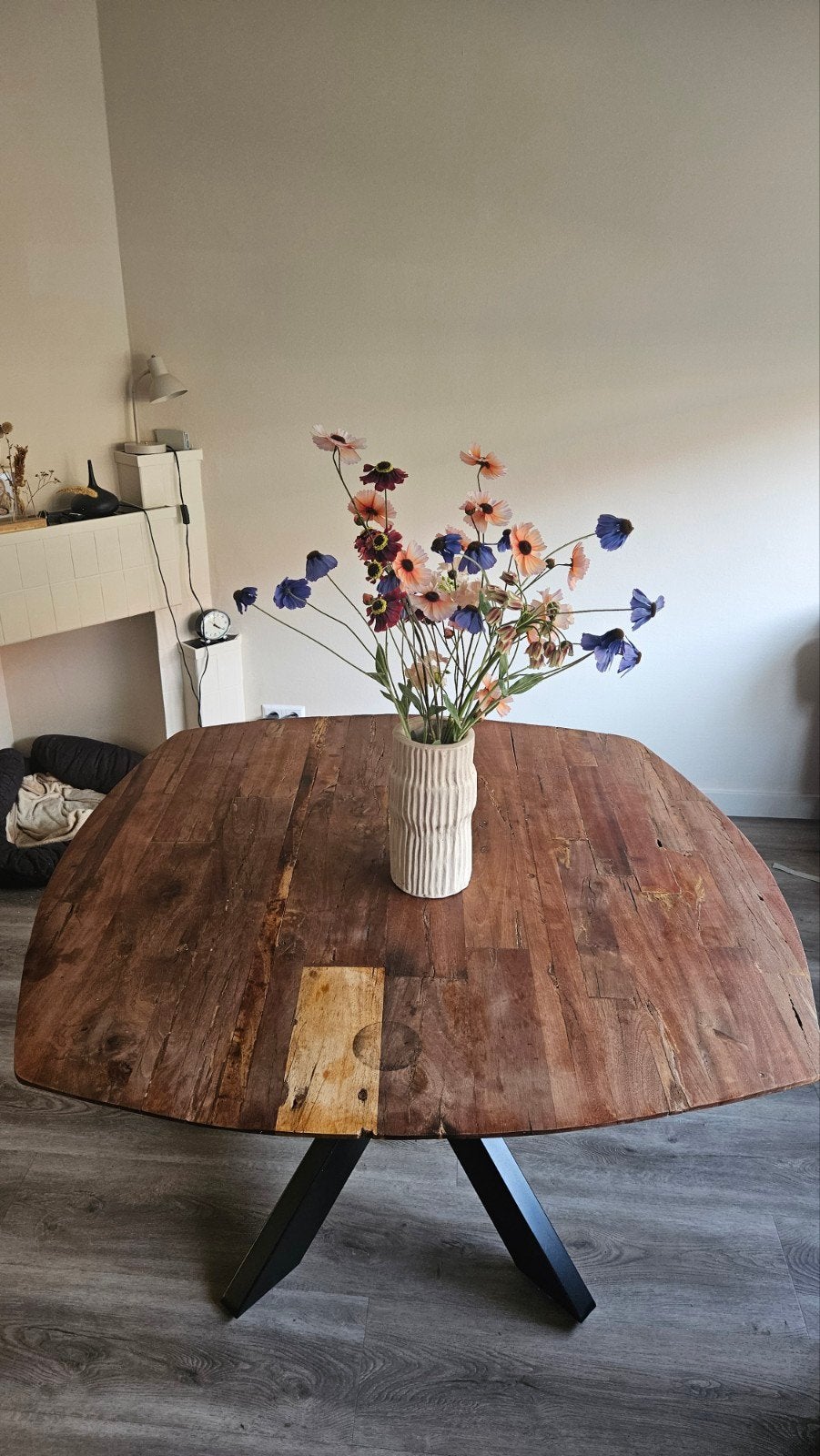 Robuuste houten eettafel met metalen onderstel, Gebruikt, 100 tot 150 cm, 150 tot 200 cm, Vier personen