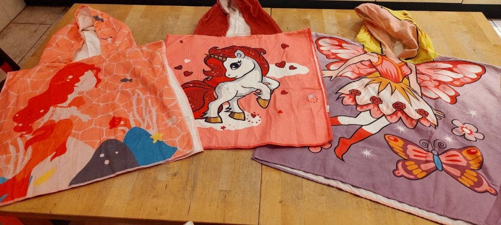3x badponcho meisje, in 1 koop 3,50, Ophalen of Verzenden, Zo goed als nieuw, Meisje, Badponcho