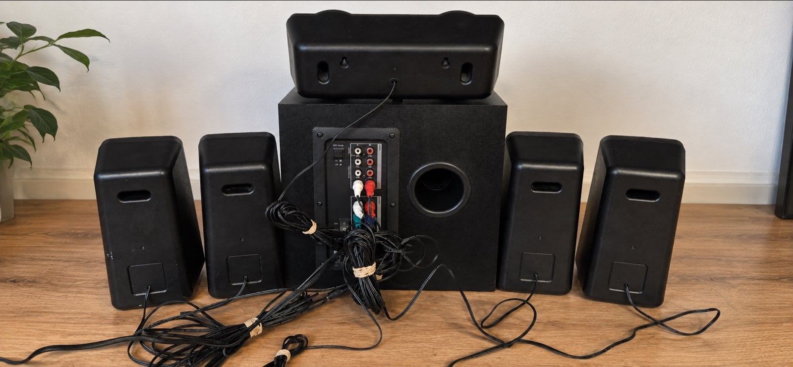 Foto 3 van Trust Tytan GXT 658 5.1 Speakerset - Zo goed als nieuw