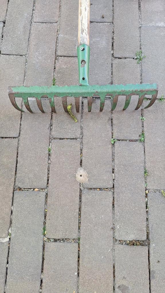 Diverse tuingereedschap: riek, schop, hark en schoffel, Tuin en Terras, Hand-tuingereedschap, Gebruikt, Overige soorten, Ophalen