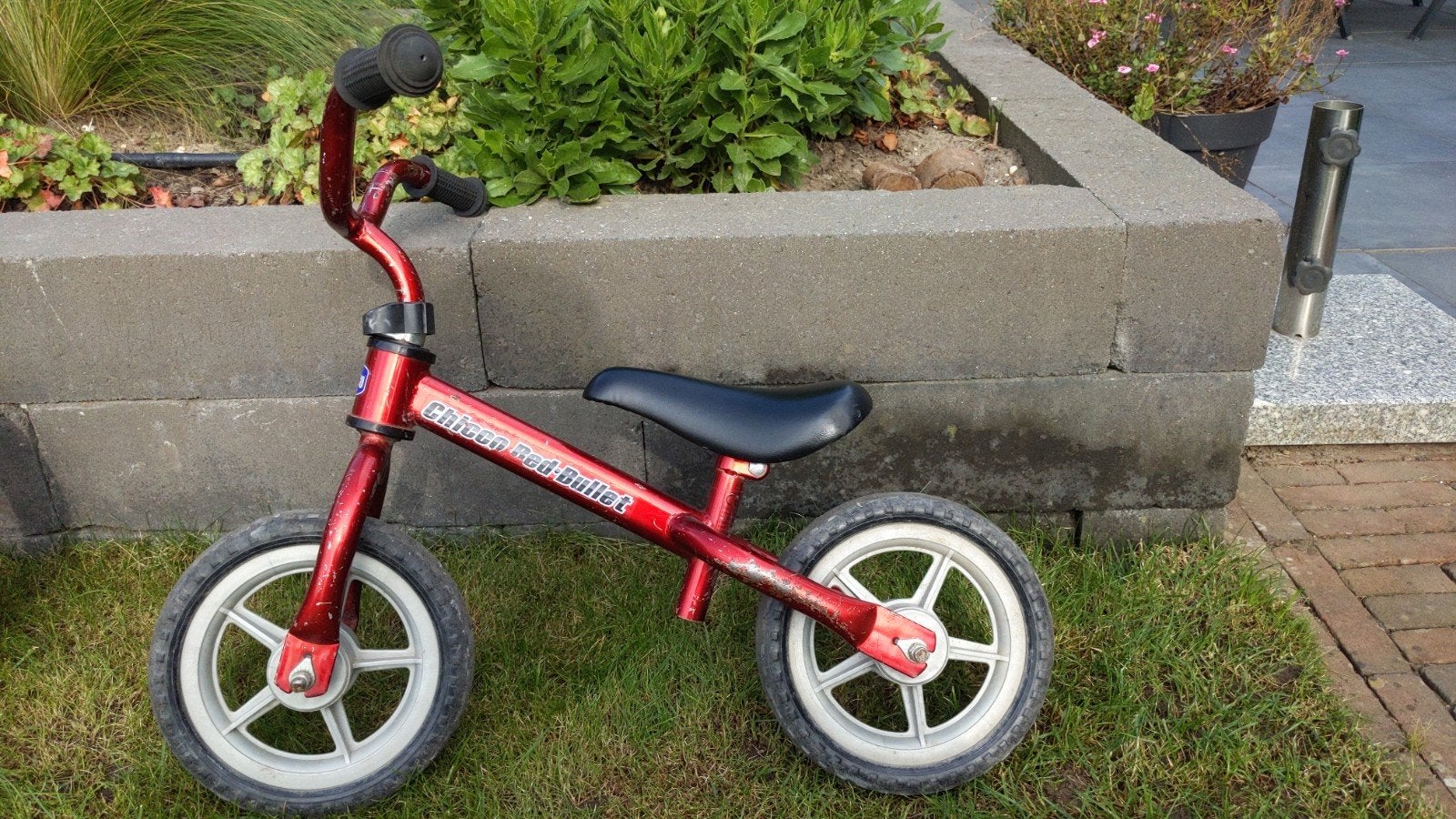 Chicco Red Bullet loopfiets - rijdt nog prima!, Kinderen en Baby's, Ophalen, Gebruikt, Loopfiets