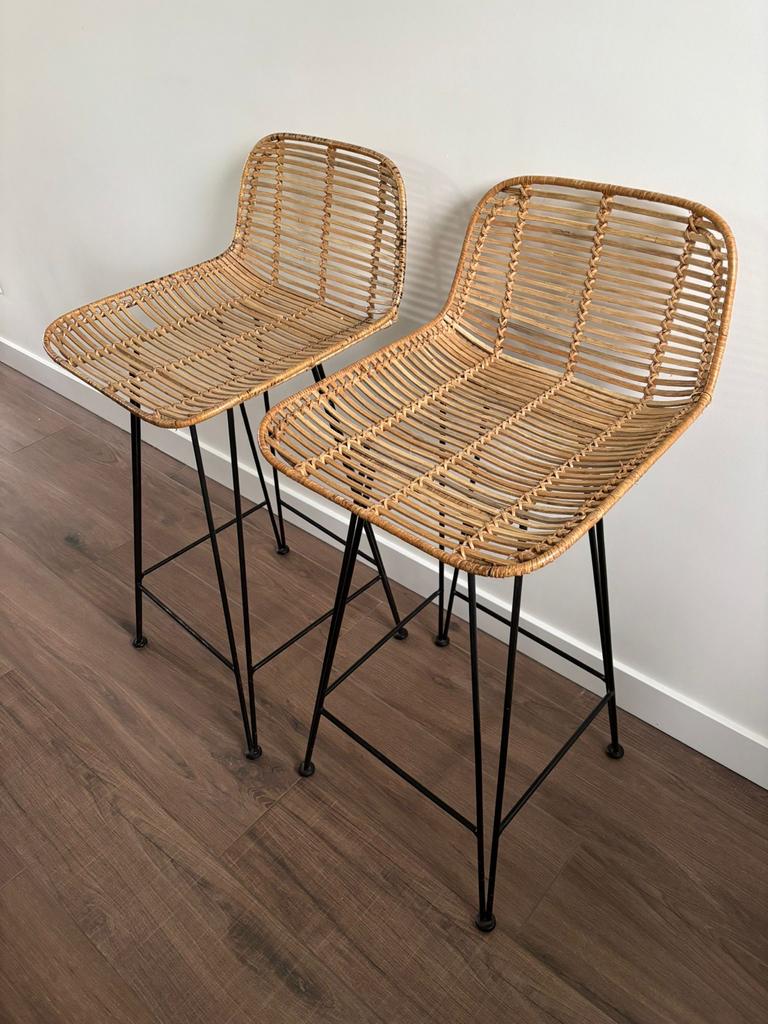Set van 2 rotan barkrukken met metalen onderstel, Huis en Inrichting, Ophalen, Zo goed als nieuw, 90 cm of meer, Riet