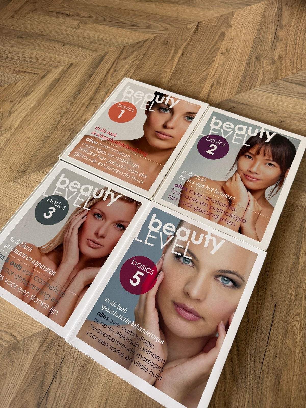 Beauty Level Basics Boeken (Deel 1, 2, 3, 5), Boeken, Ophalen of Verzenden, Zo goed als nieuw, Gezondheid en Conditie