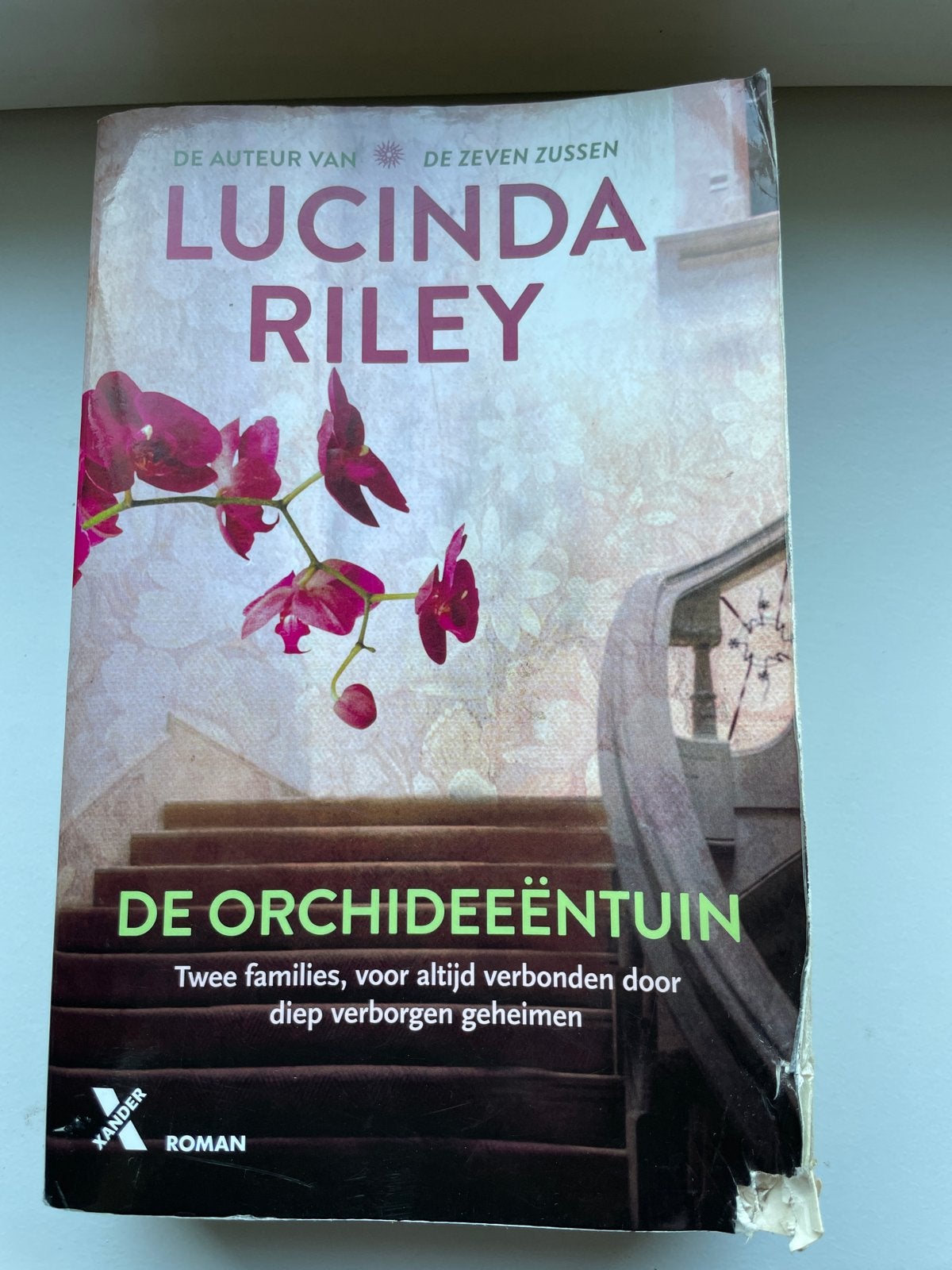 Lucinda Riley - De Orchideeëntuin (beschadigd, leesbaar), Ophalen of Verzenden, Gelezen