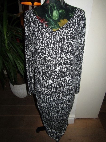 E1941 Sophia Perla mt L jurk zwart wit gedrapeerd tricot, Verzenden, Zwart, Maat 42/44 (L), Zo goed als nieuw