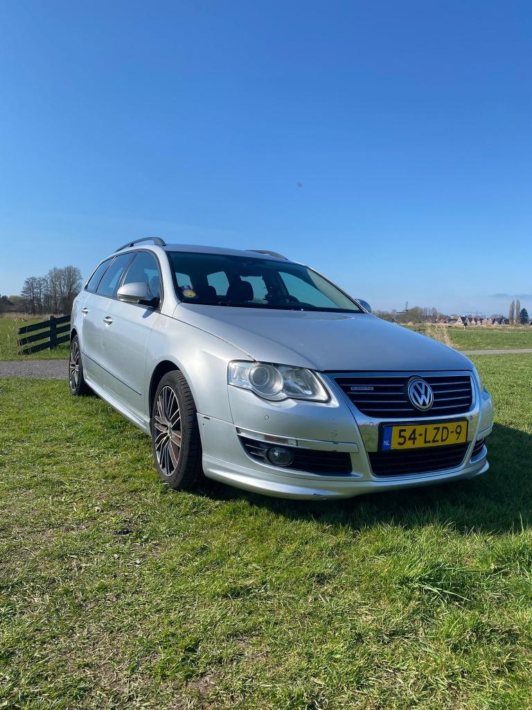 Volkswagen Passat 1.6 TDI 77KW Bluemotion Variant 2010 Grijs, Auto's, Voorwielaandrijving, Euro 5, Stof, Parkeersensor