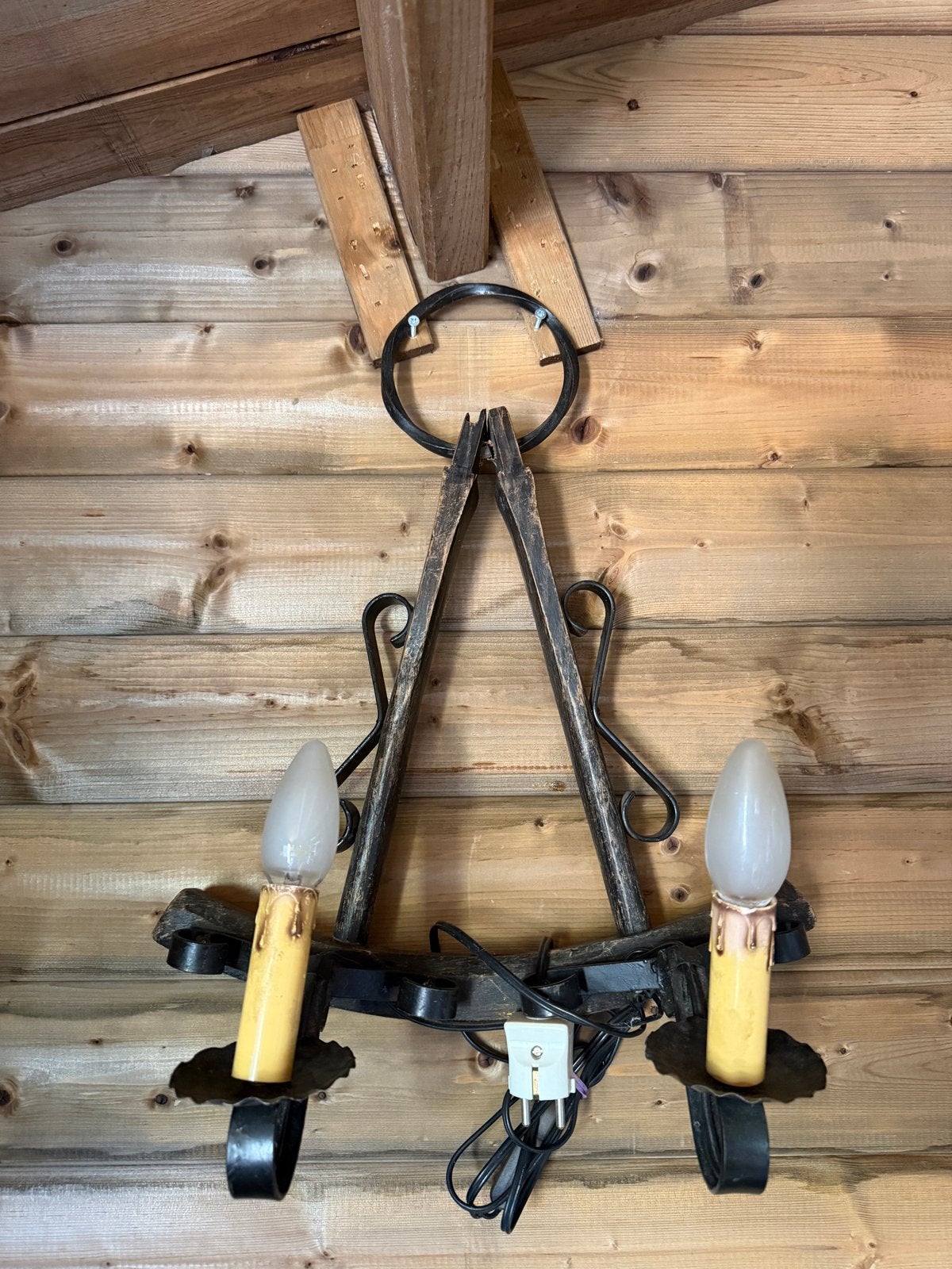 Vintage wandlamp met 2 kaarsvormige lichtpunten, Antiek en Kunst, Antiek | Lampen, Ophalen
