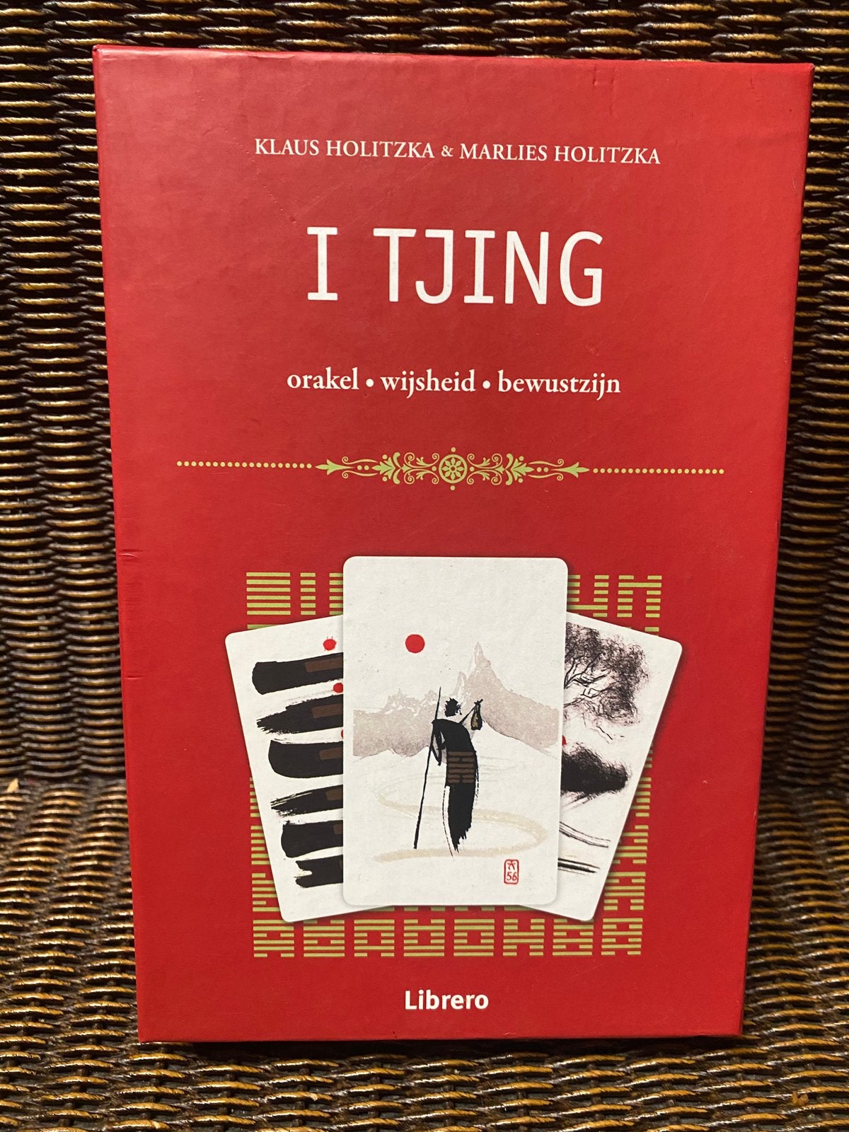 I Tjing orakel kaarten met bijbehorend boek, Ophalen of Verzenden, Zo goed als nieuw, Tarot of Kaarten leggen, Instructieboek