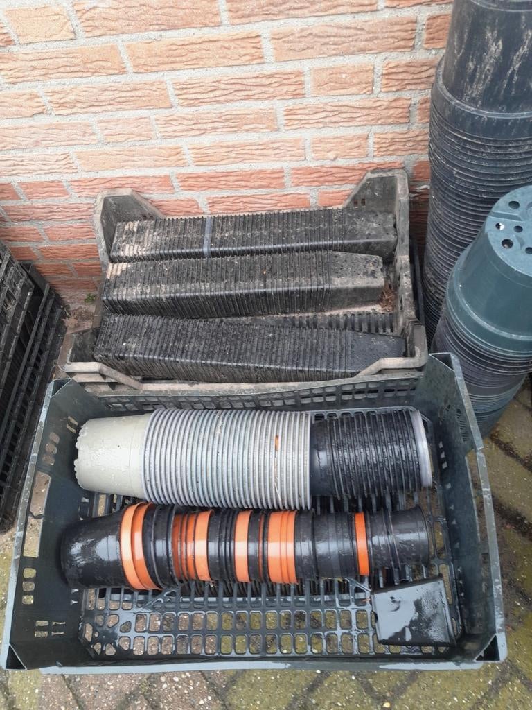 Diverse gebruikte plantenpotten en kweekbakken, Ophalen of Verzenden, Gebruikt