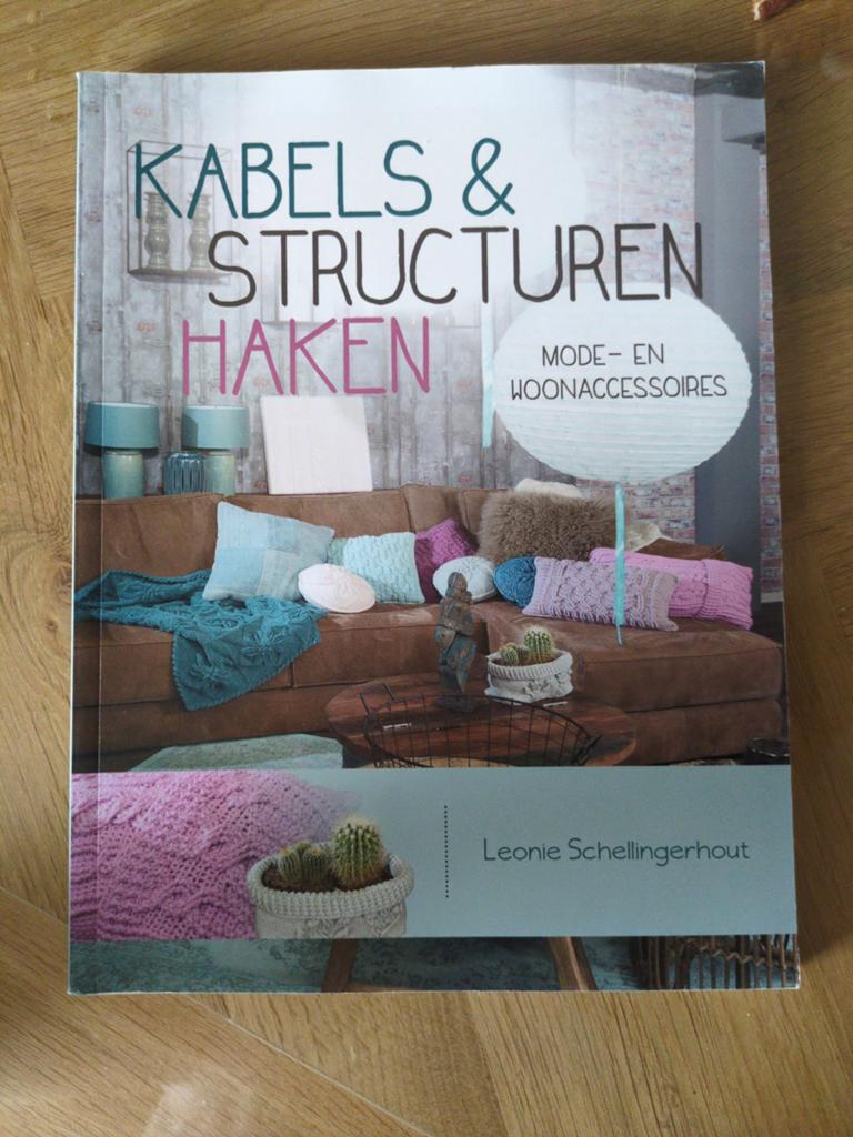 Leonie Schellingerhout - Kabels & structuren haken, Breien en Haken, Zo goed als nieuw, Leonie Schellingerhout, Ophalen of Verzenden