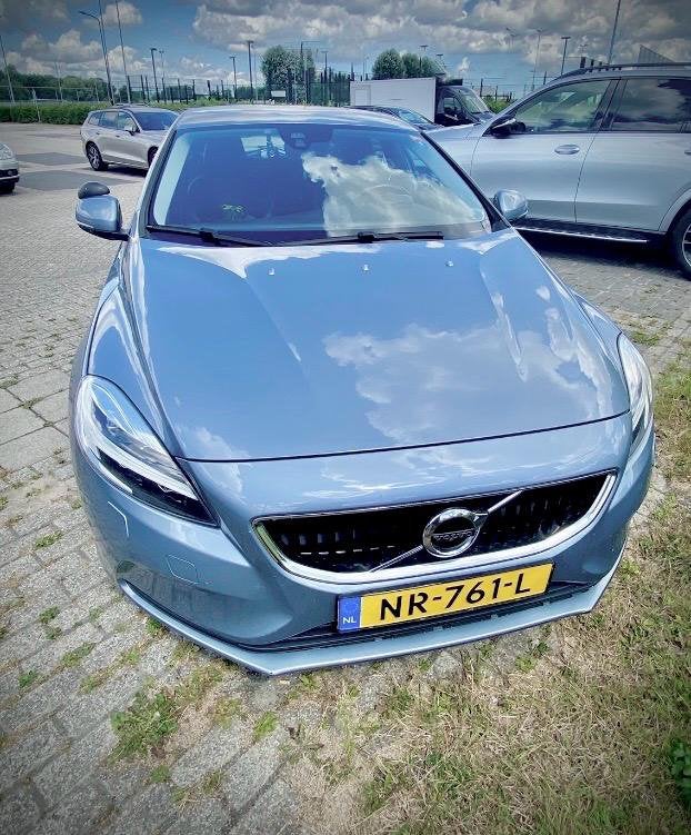Volvo V40 1.5 T3 152PK Automaat 2017 Blauw Trekhaak 1500 kg, Dealer onderhouden, Stof, 1498 cc, Zwart