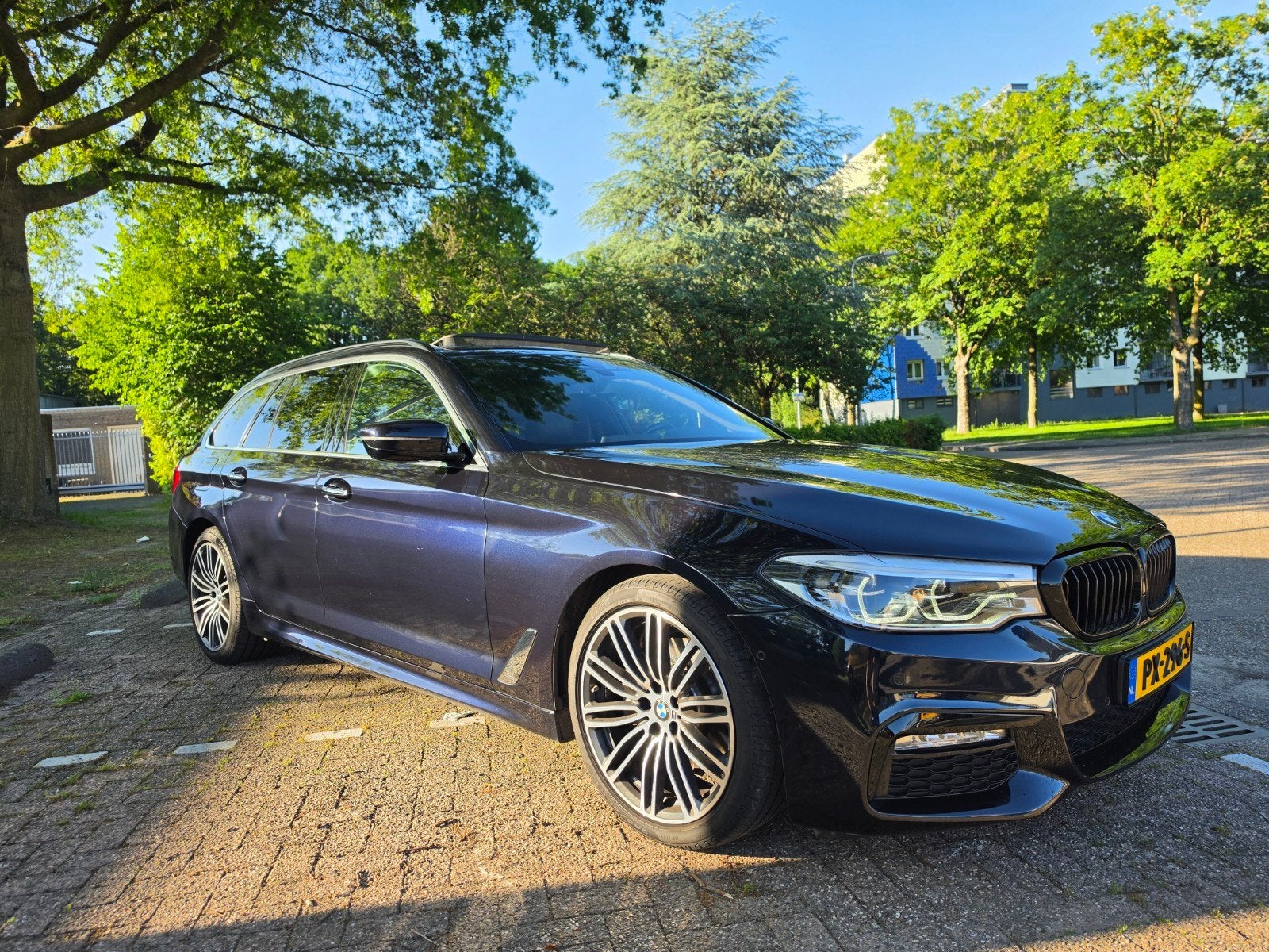 BMW 5-Serie 520i 184pk Aut. 2017 Zwart, 1998 cc, Achterwielaandrijving, Zwart, 4 cilinders