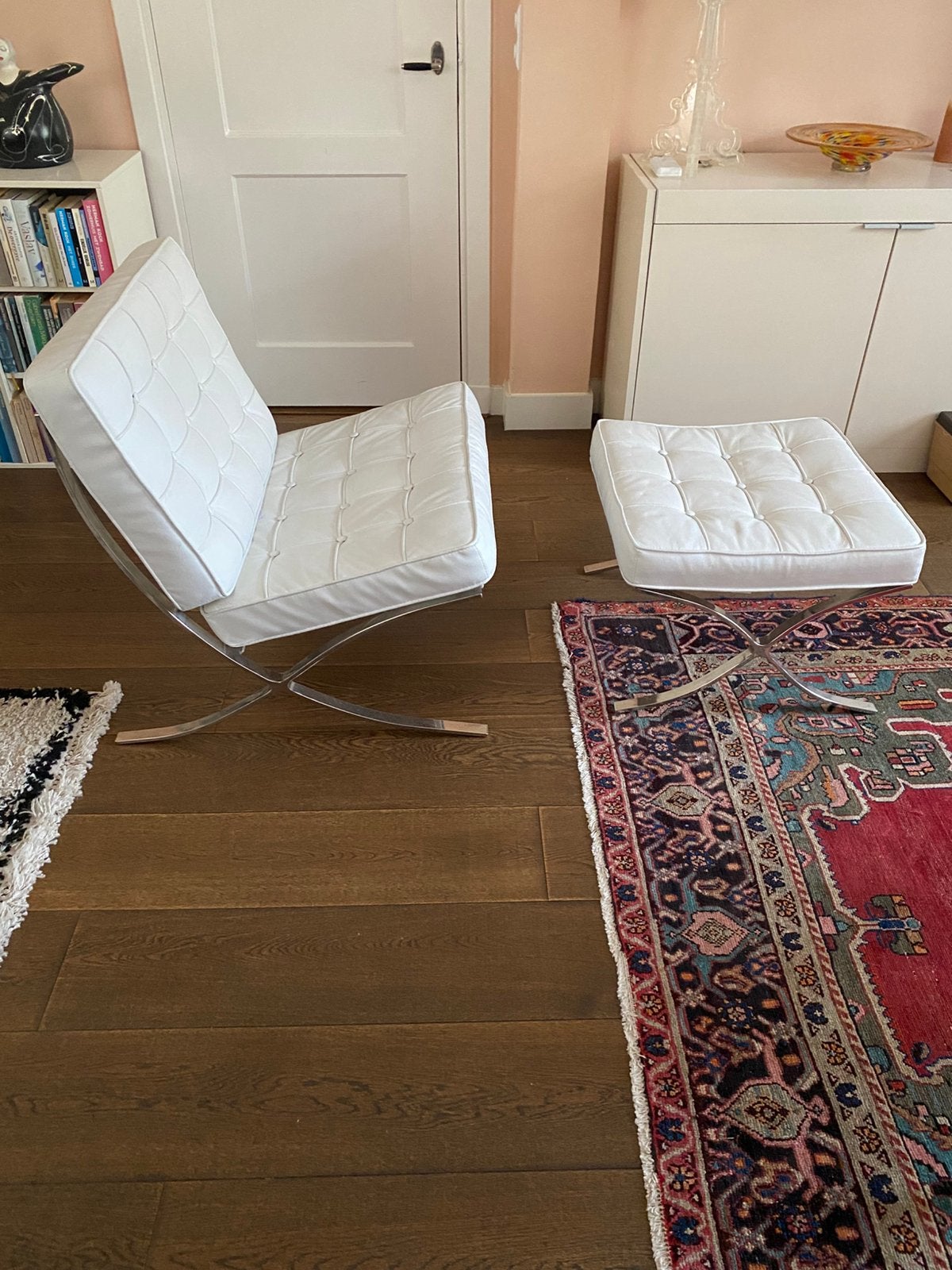 Barcelona chairs 2 stuks en 1 hocker, replica’s, Ophalen, Zo goed als nieuw