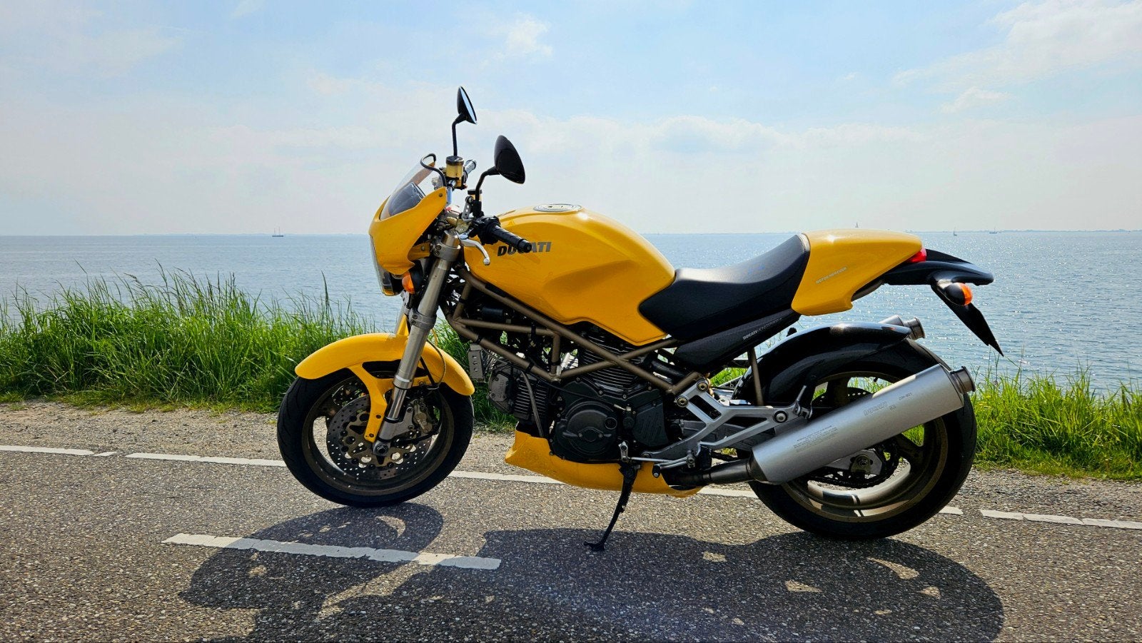 Unieke Ducati Monster 900ie met carbon en bellypan, Motoren, Motoren | Ducati, 2 cilinders, Occasion, Motorrijbewijs A, Particulier