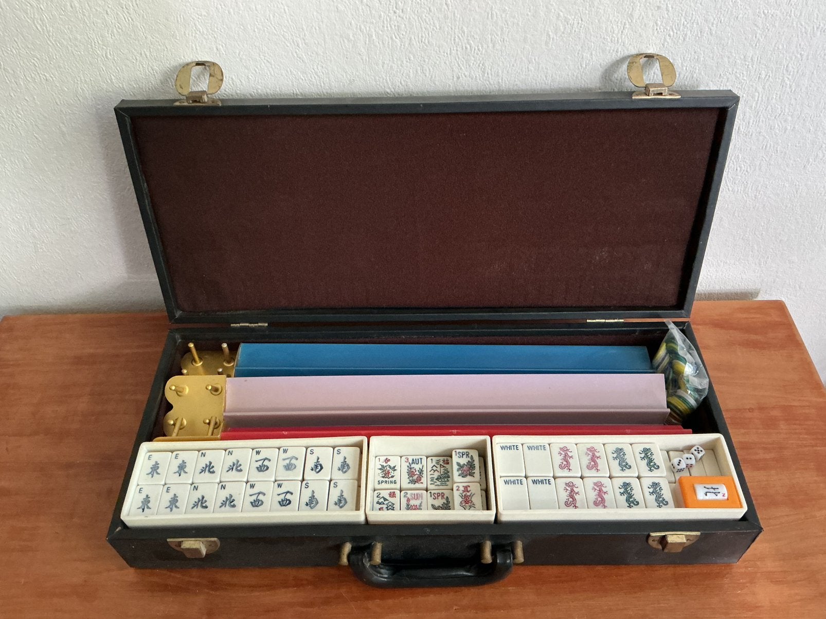 Mahjong spel- Amerikaanse uitvoering (zie de foto’s), Drie of vier spelers, Ophalen of Verzenden, Gebruikt