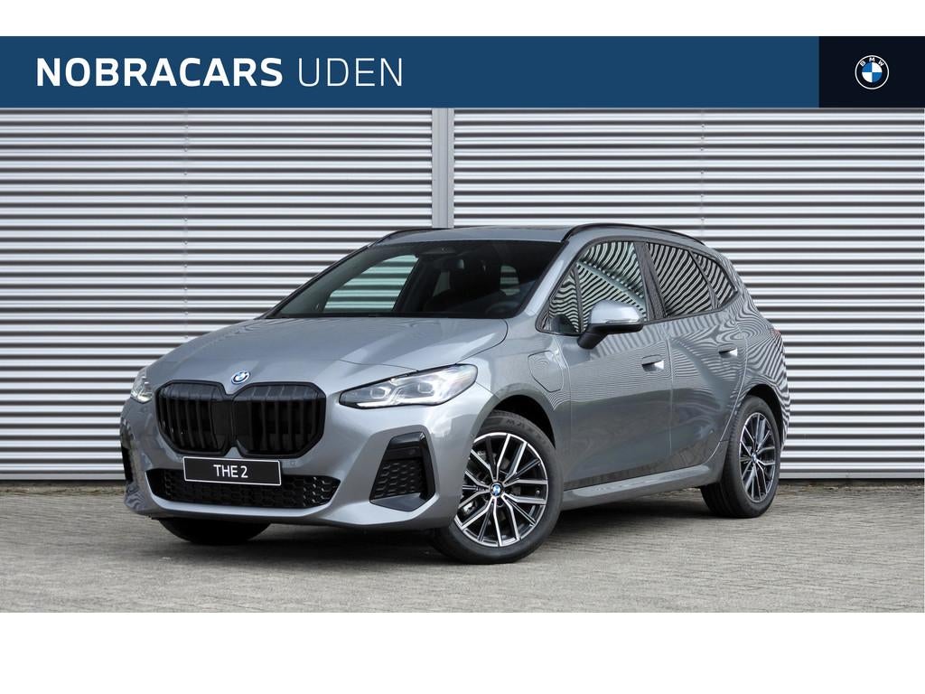 BMW 2 Serie Active Tourer 225e xDrive M Sport Automaat / Pan, Automaat, 1800 kg, Zwart, 38 km/l