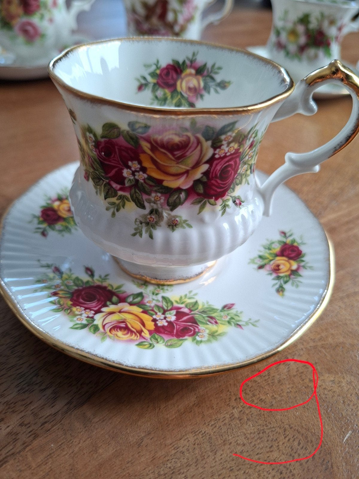 Kop en schotel van Elizabethan  jaren 70, Ophalen of Verzenden, Zo goed als nieuw, Porselein, Kop en/of schotel