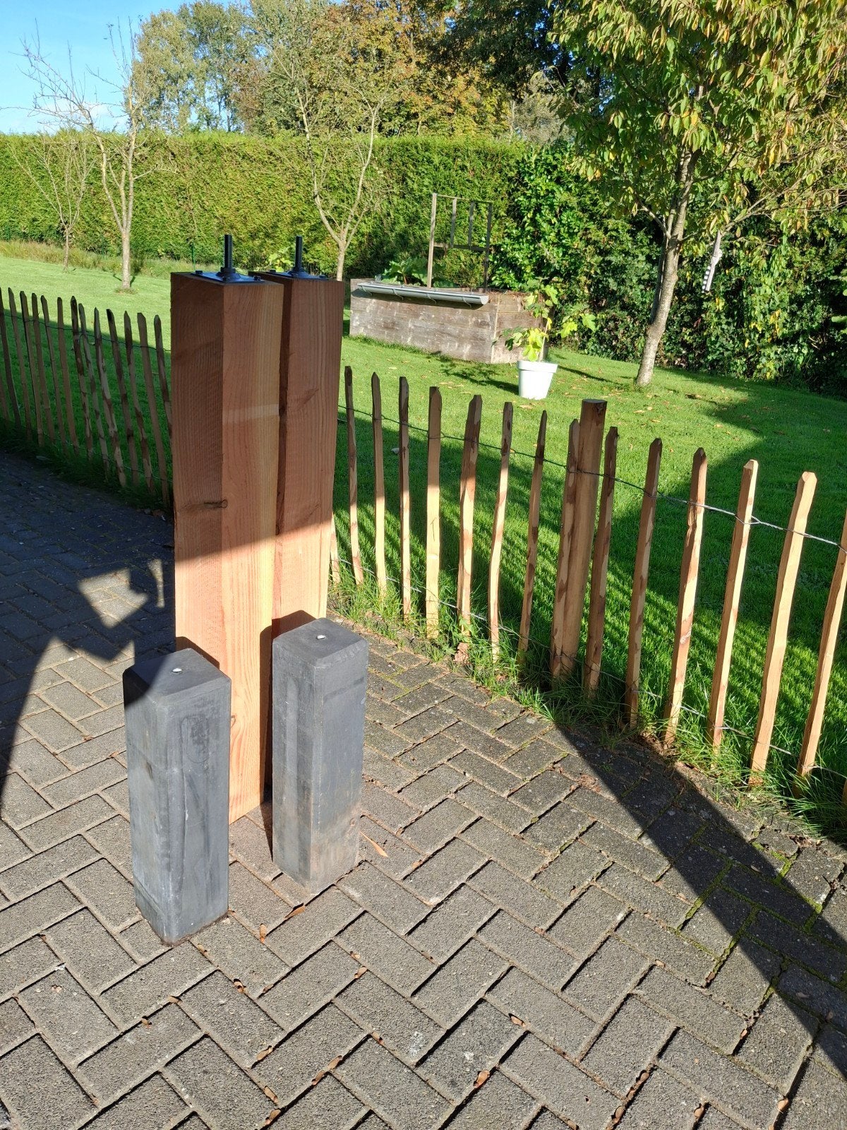 Houten palen met betonpoeren voor diverse projecten, Ophalen of Verzenden, Gebruikt, 180 tot 250 cm, Palen