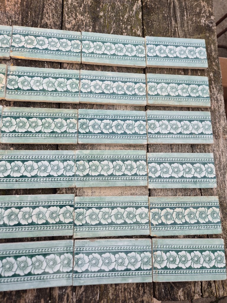 30 antieke randtegels 15x7,5 cm groen decor, Ophalen