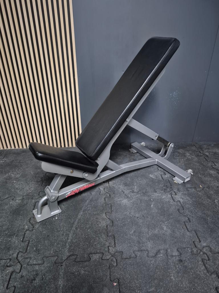 Lifefitness adjustable bench, Sport en Fitness, Ophalen, Zo goed als nieuw, Fitnessbank