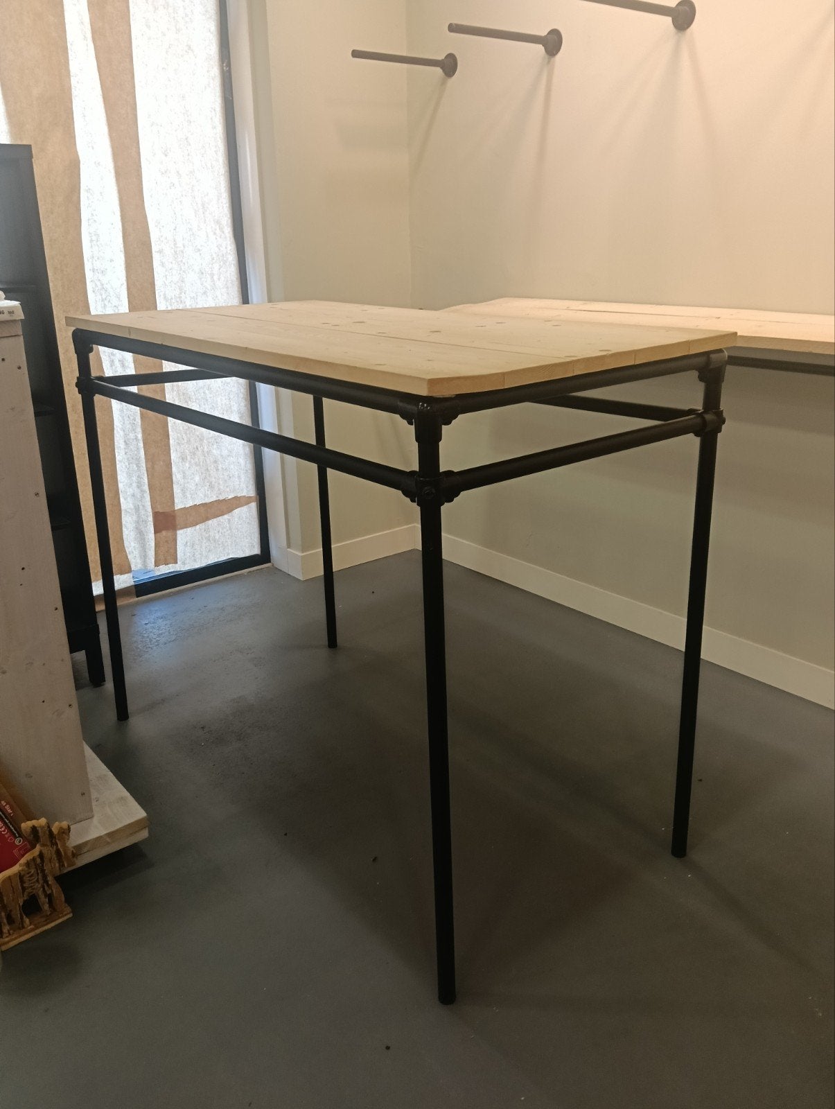 winkel inventarisatie, tafels, wand presentatie, pashokjes, Ophalen