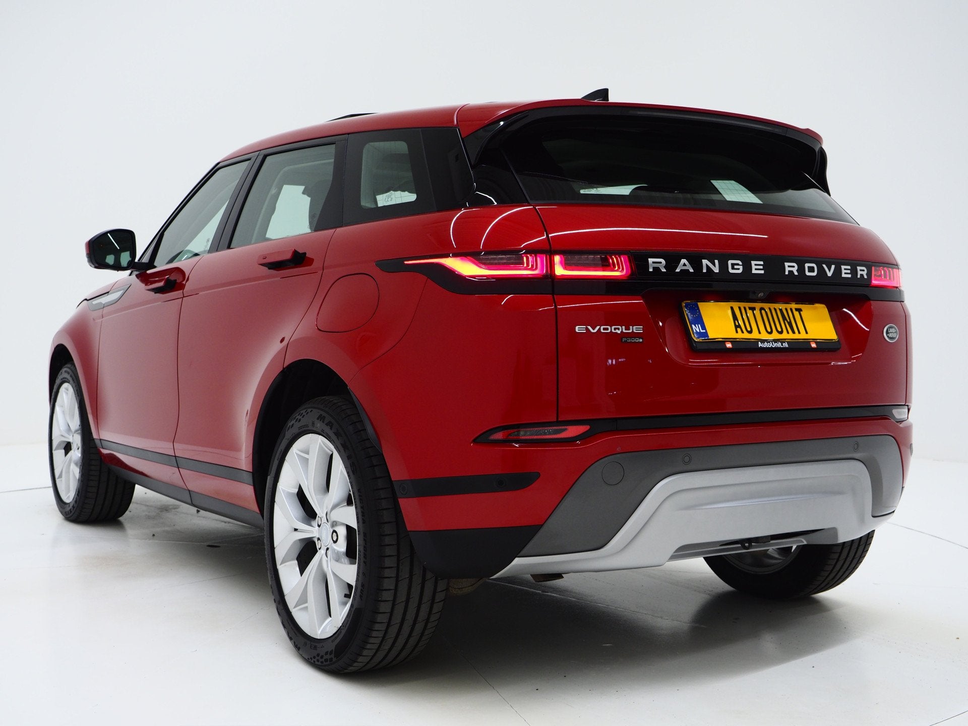 Land Rover Range Rover Evoque 1.5 P300e AWD SE | Panoramadak, Auto's, Zwart, Bedrijf, Vierwielaandrijving, Hybride Elektrisch/Benzine