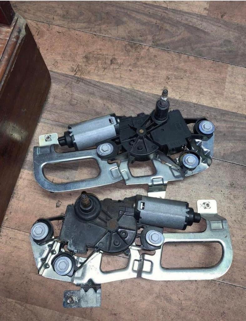 Ruitenwissermotor achter 2x Volkswagen Transporter T5, Ophalen of Verzenden, Gebruikt, Volkswagen